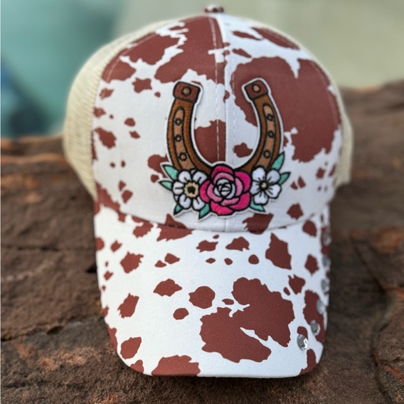 NEW! Horseshoe & Flowers Patch Hat - Picture 6 of 6